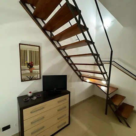 Agghiorna E Scura Guest house *